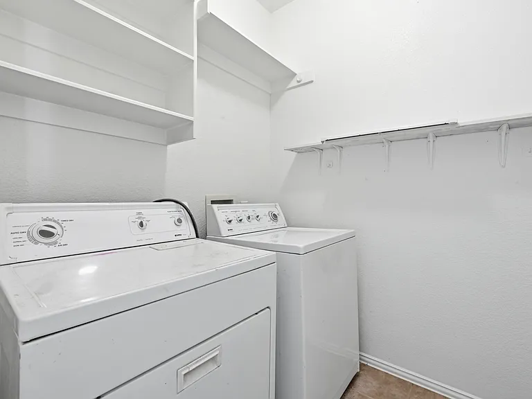 1665 Amberwood Loop — Photo 28