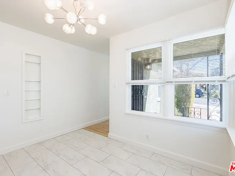 1561 Hazelwood Ave — Photo 5