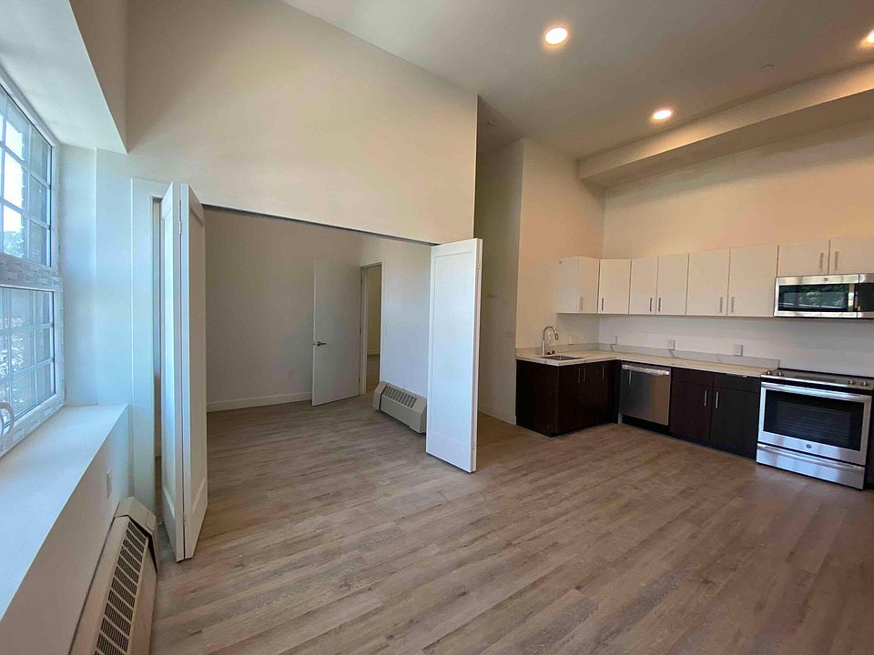 1st image of 669 24th St #Da64db8e9