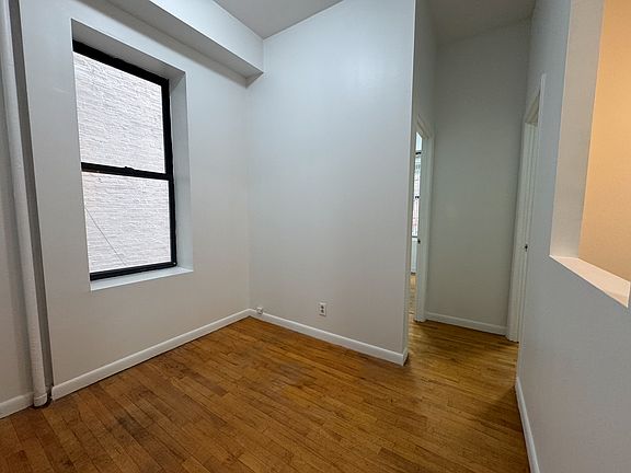 3rd image of 128 Thompson St #2B