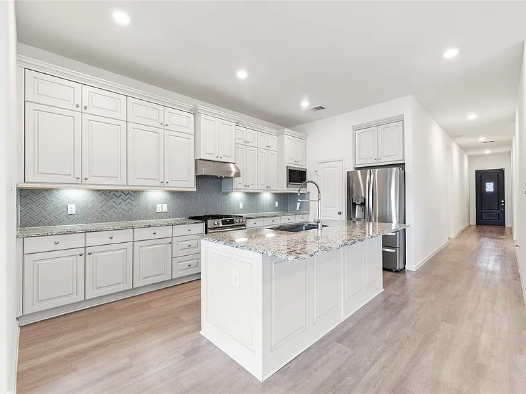 29338 Sweet Orange Ct — Photo 2