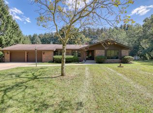 S48W33471 Onisch Dr, Dousman, WI 53118