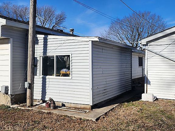 2nd image of 411 W Hagerman St