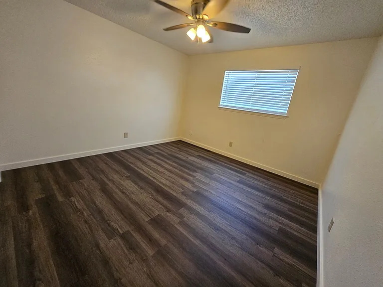 407 W Tilden St — Photo 49