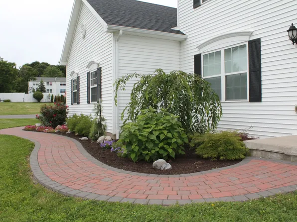 3 Brian Dr, Geneva, NY 14456