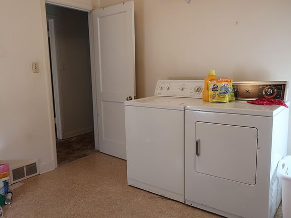 2nd image of 105 Walsh St S