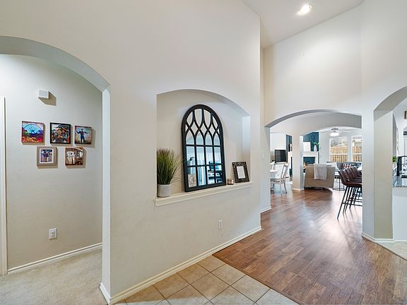 4th image of 202 Angelina Dr