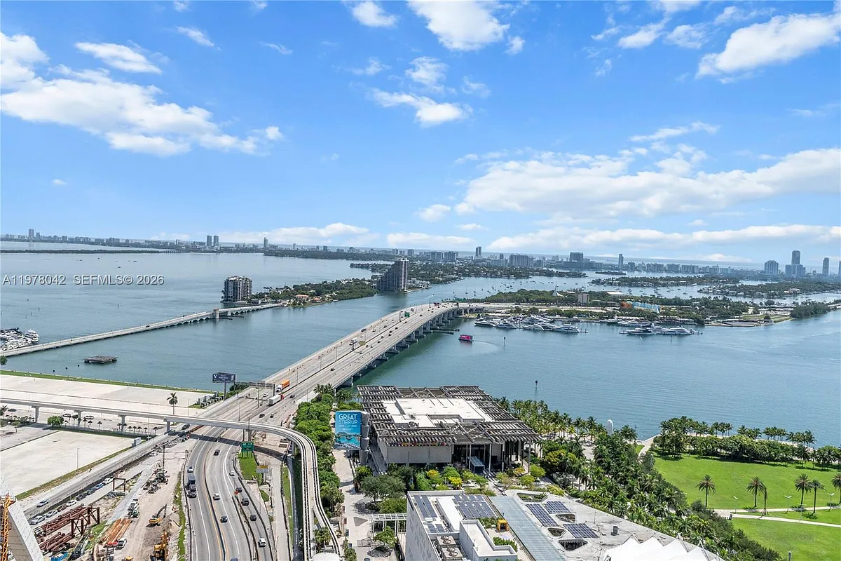 Building Photo - 1100 Biscayne Blvd #3404