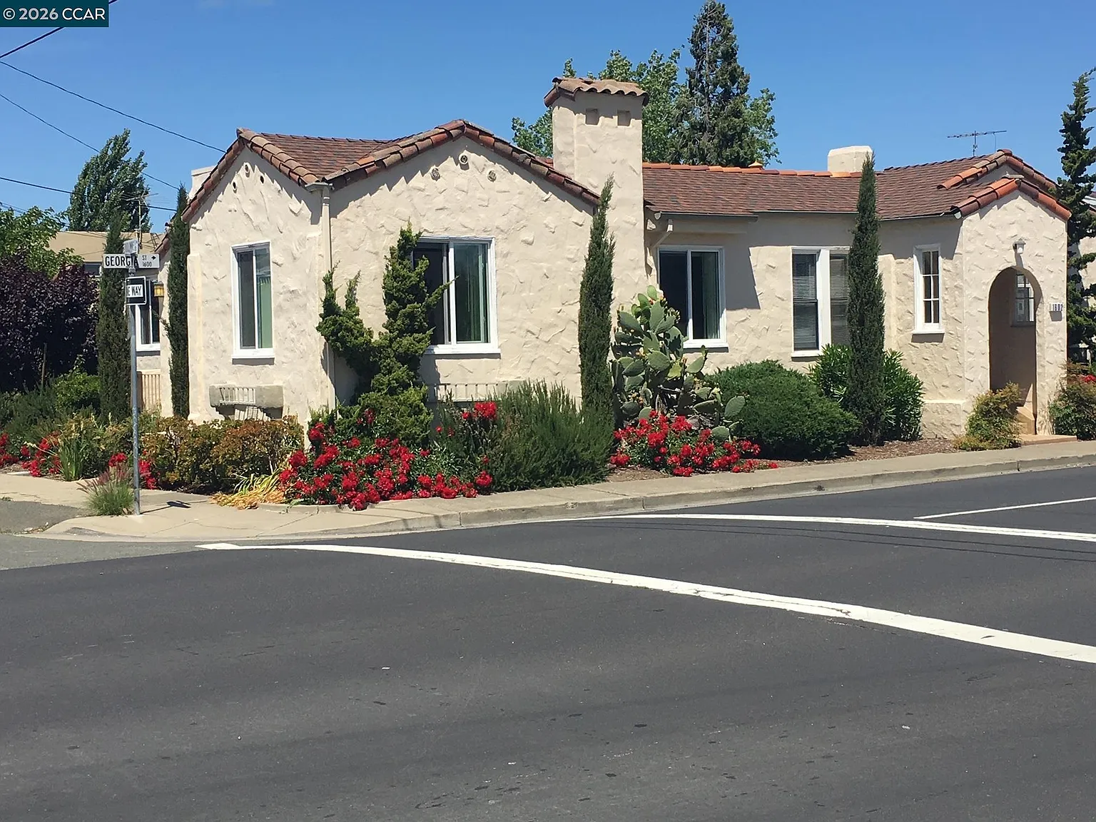 2 bed, 970 sqft, $2,400 — Photo 3