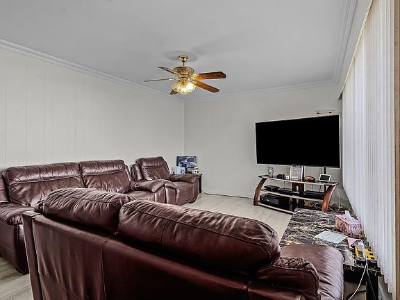 5th image of 2489 Parkview St