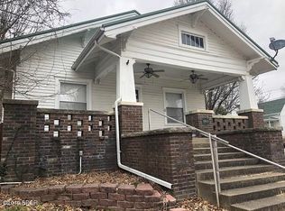 1813 Pine St, Eldorado, IL 62930