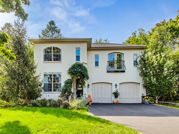 517 Buckingham Pl, Libertyville, IL 60048