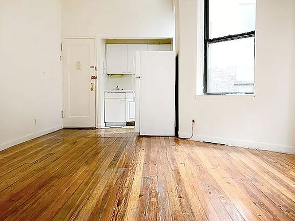 2nd image of 212 W 82nd St APT 5B