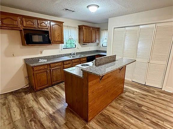 5th image of 213 Transcontinental Dr