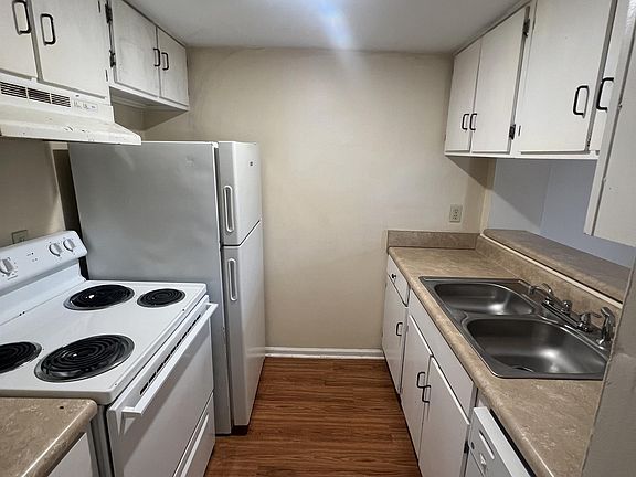 4th image of 1430 S Lee St #11089553