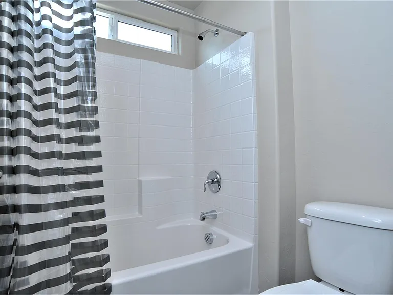1218 E Blacklidge Dr — Photo 5