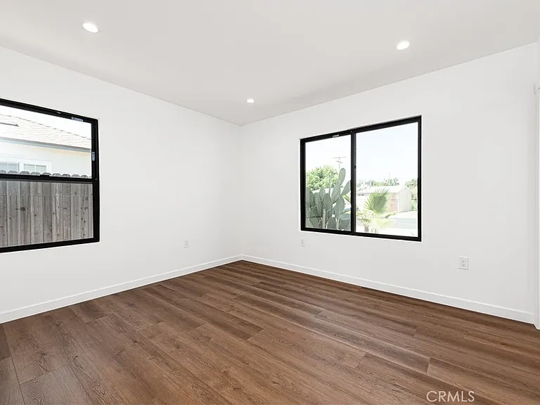 7008 Aura Ave — Photo 13
