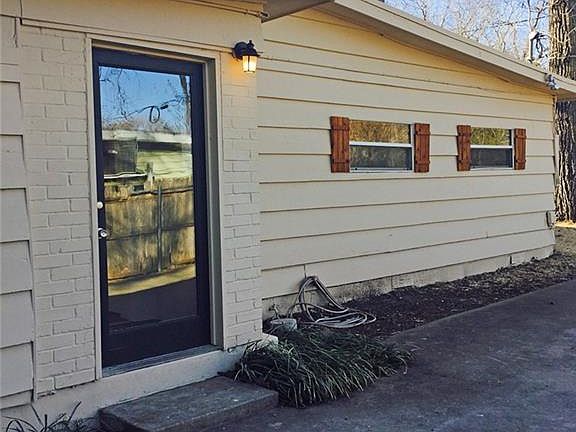 3rd image of 828 W Lake Dr