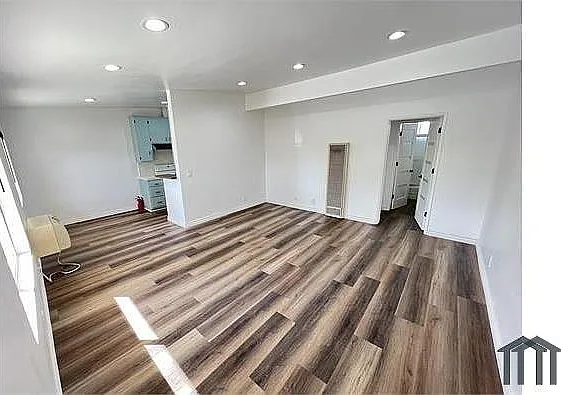 2 bed, 1000 sqft, $3,000 — Photo 2