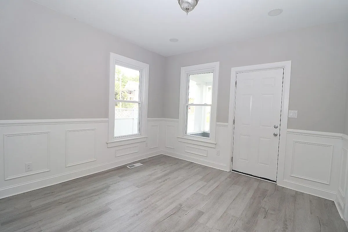 3 bed, 1.0 bath, 943 sqft, $2,000 — Photo 4