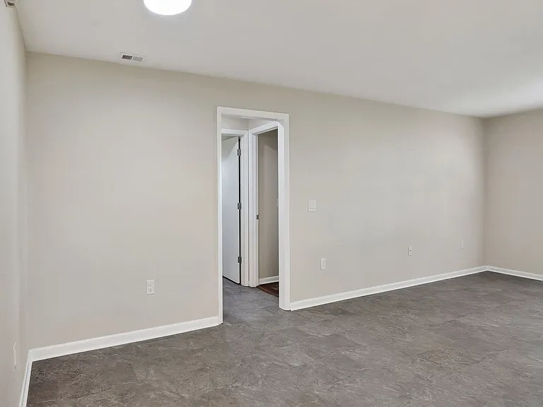 1201 Burlington Ct — Photo 17