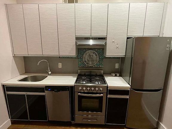 4th image of 353 Irving Ave #1R