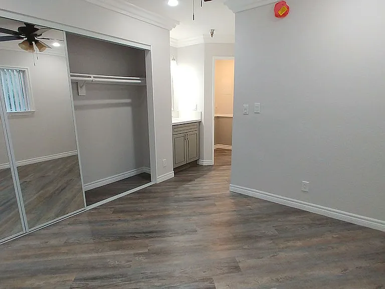 Five Star Suites — Photo 71