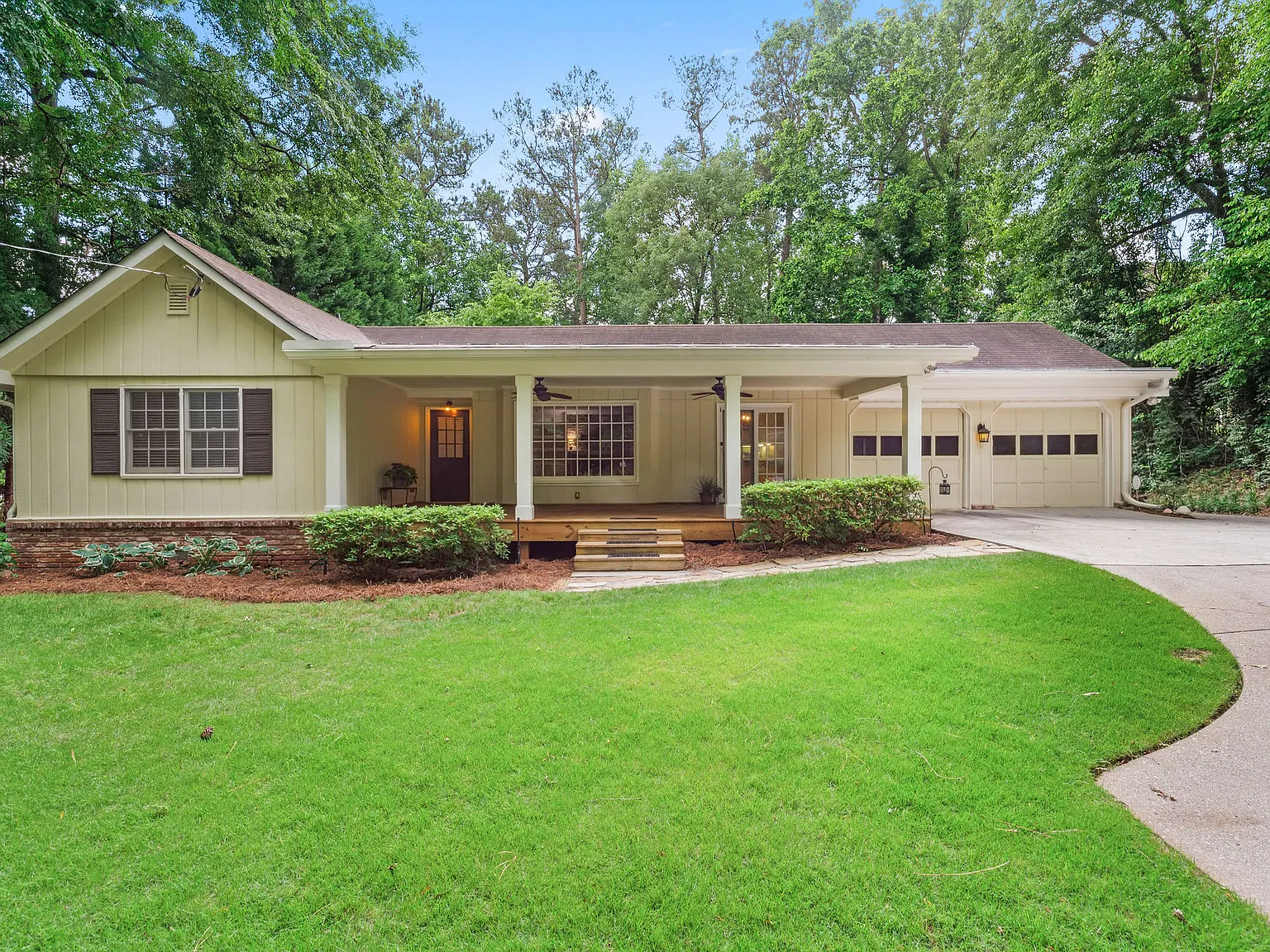 2 bed, 1.5 bath, 2000 sqft, $2,700 — Photo 1