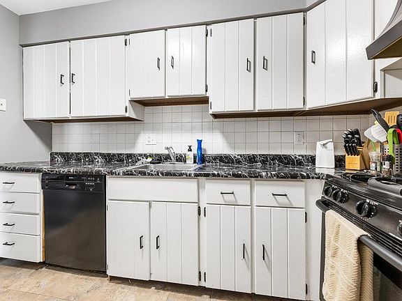 3rd image of 149 Cumberland Park Ct APT G