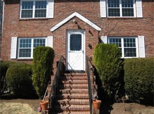 577 Hammond St #1, Chestnut Hill, MA 02467