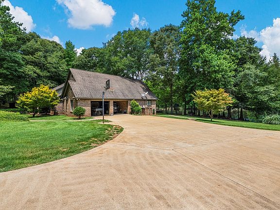 5th image of 877 McKee Rd