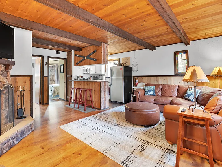 526 W Aeroplane Blvd — Photo 3