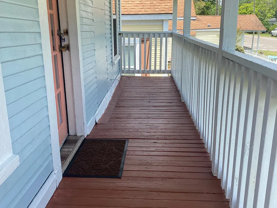 Unit has balcony