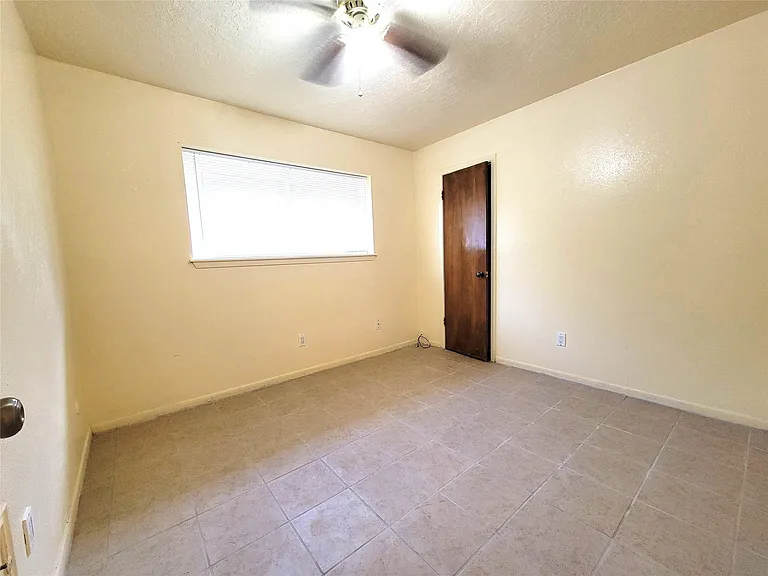 12811 Stillington Dr — Photo 15