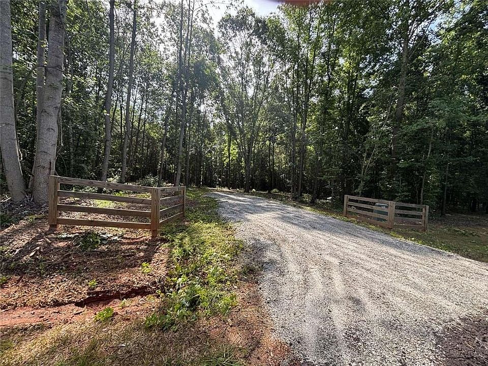 2nd image of 118 Cedar Tree Ln #2