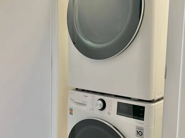 148 Stuyvesant Avenue image 4 of 6