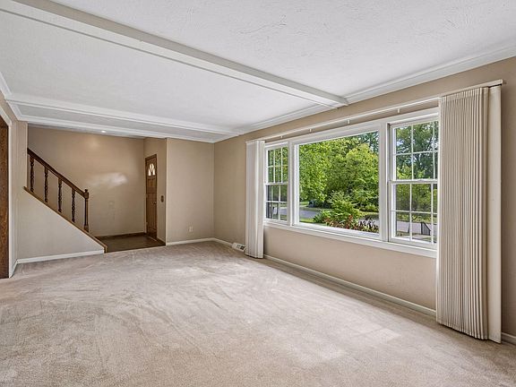 4th image of 321 Benton St