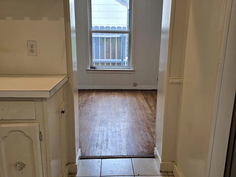 1620 Oakwood St — Photo 10