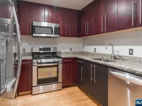 812 Hudson Park #812, Edgewater, NJ 07020