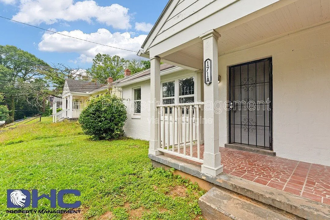 2 bed, 1.0 bath, 676 sqft, $1,175 — Photo 2