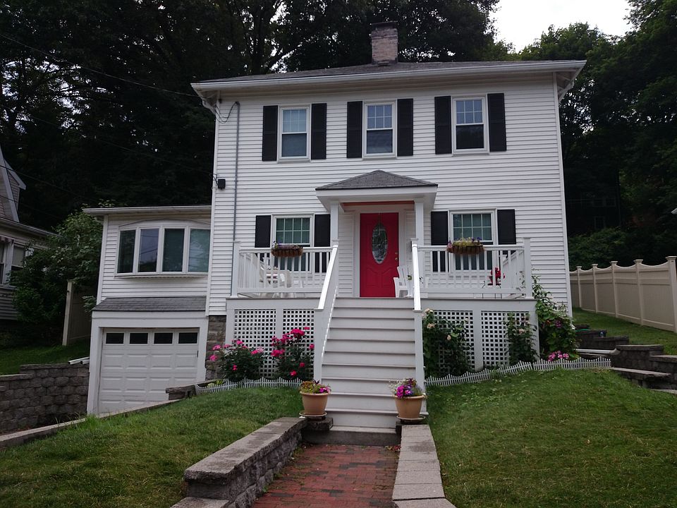 2nd image of 60 Lake Shore Rd