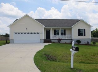 121 Farmgate Dr, Richlands, NC 28574