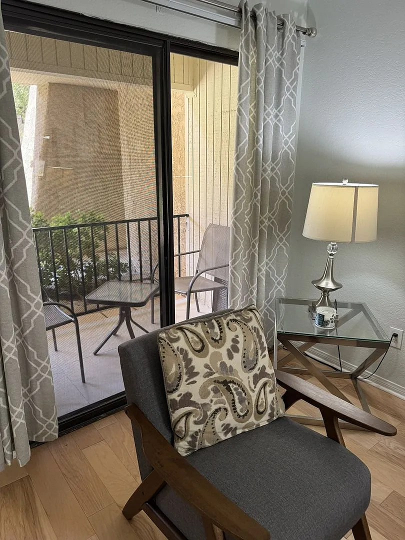 Charming 1BR Condo in Palm Springs — Photo 4