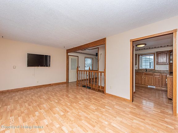 5th image of 115 W 14th St