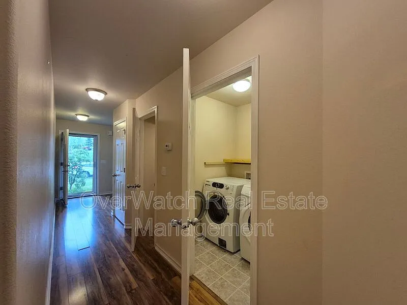 4 bed, 3.5 bath, 2190 sqft, $3,250 — Photo 2