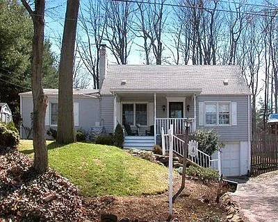 3521 Forest Rd photo 1
