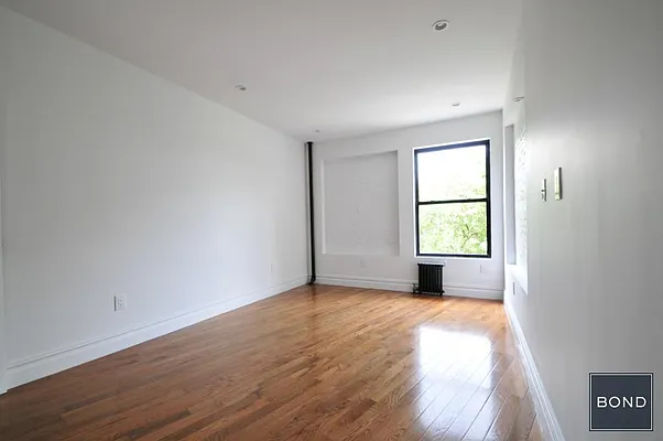 Rented by Bond New York | media 10