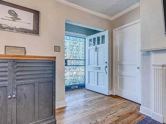 5th image of 3673 Shirlwood Ave