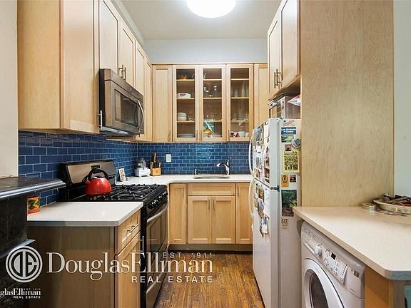 4th image of 164 Lafayette Ave APT 2