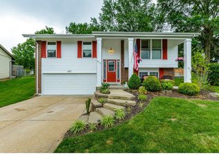 692 Walnut Point Ct, Ballwin, MO 63021